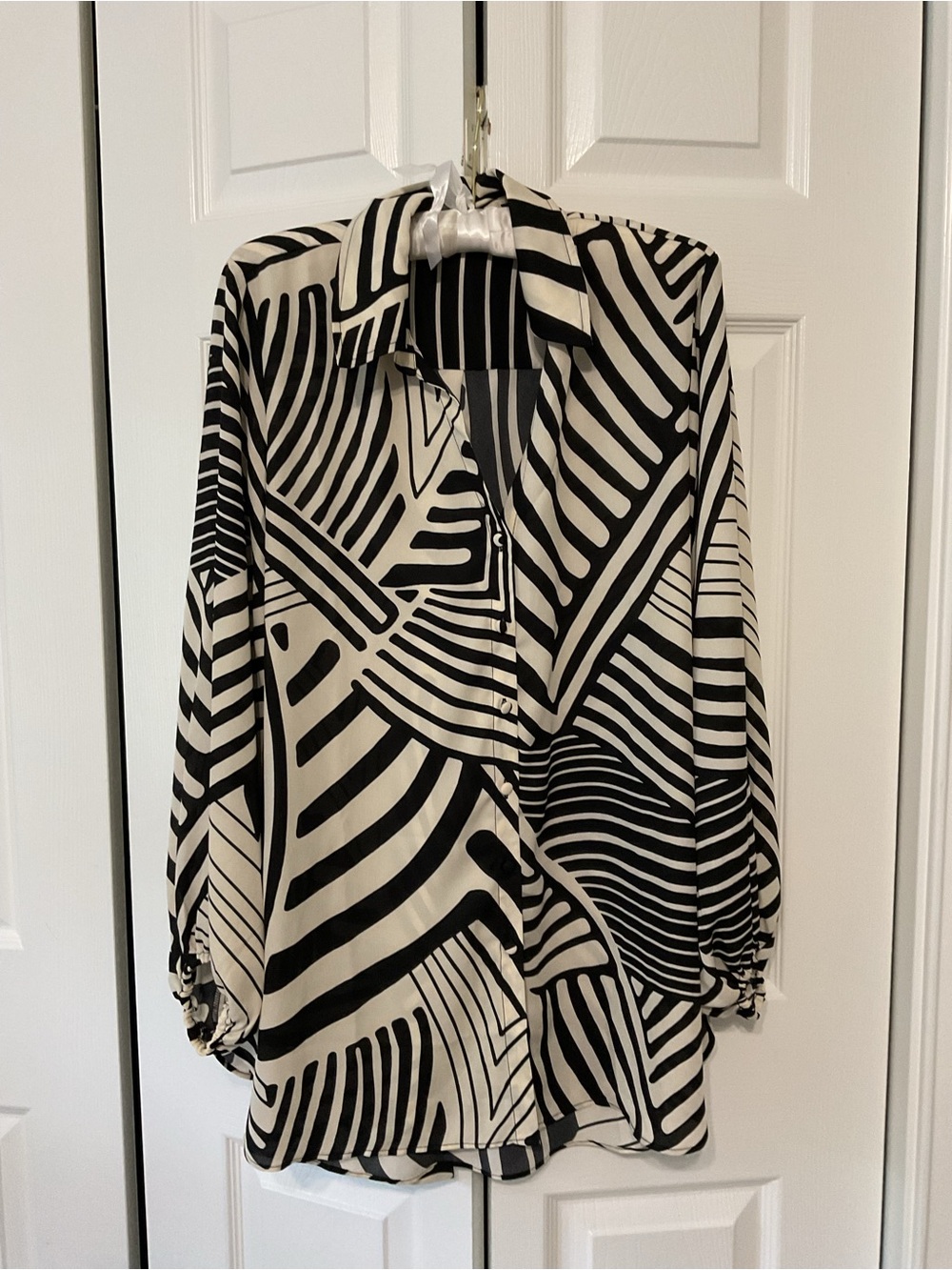 Dennis Basso Black & tan Abstract Stripe Button-Up Blouse tunic